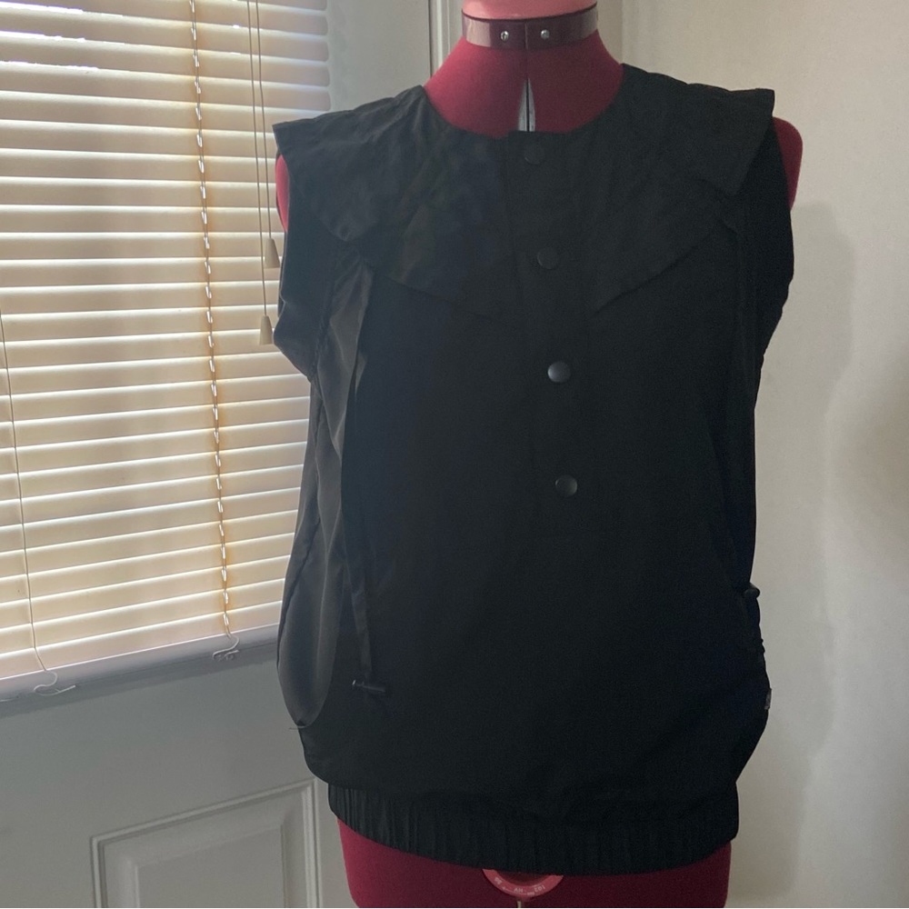 Hering women black 3/4 snap button front, sleeveless  hoodie. Size M. Used.